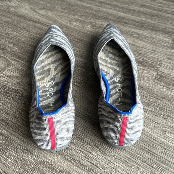 RARE DISCOUNTED Rothy’s Pointed Flats in Tonal Grey Zebra Animal Striped Sz7-1/2 - Picture 4 of 6